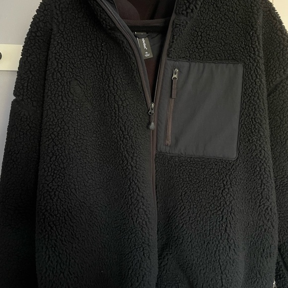 TnAction Sherpa Jacket - Picture 2 of 6